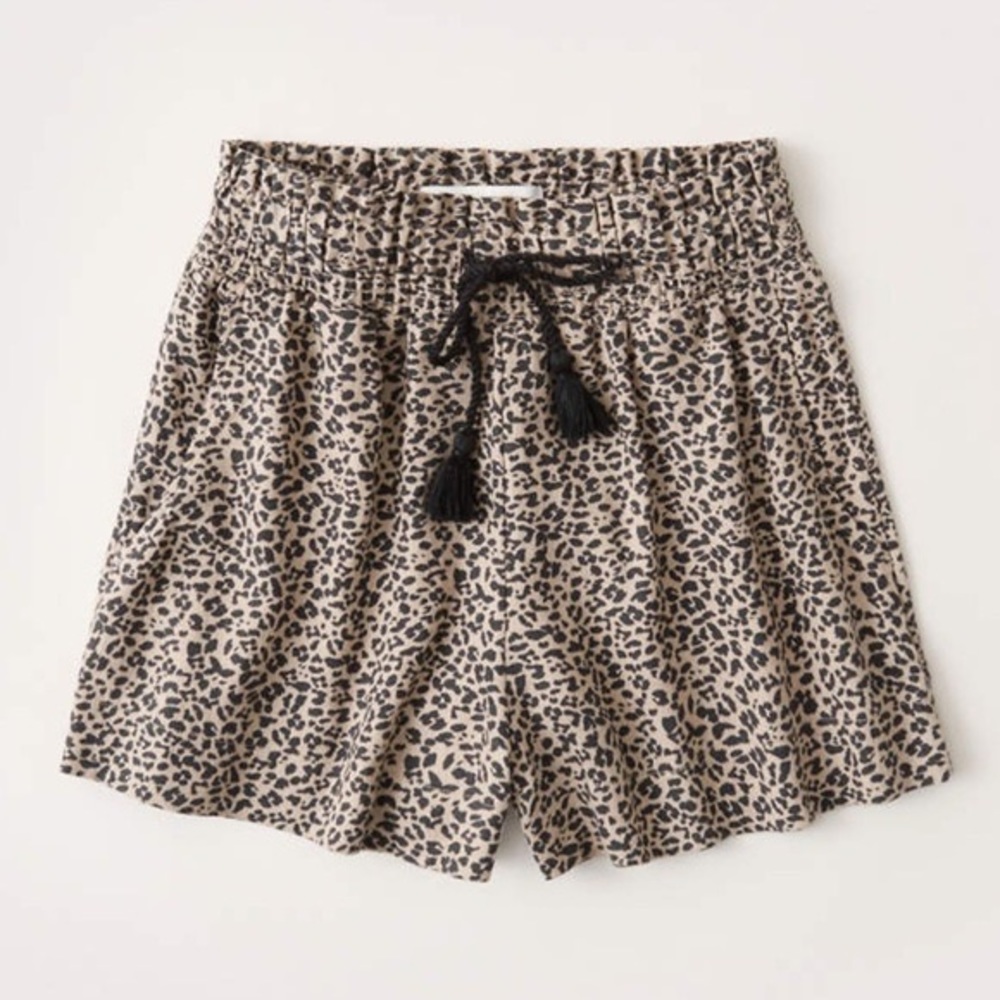 Abercrombie linen blend leopard shorts